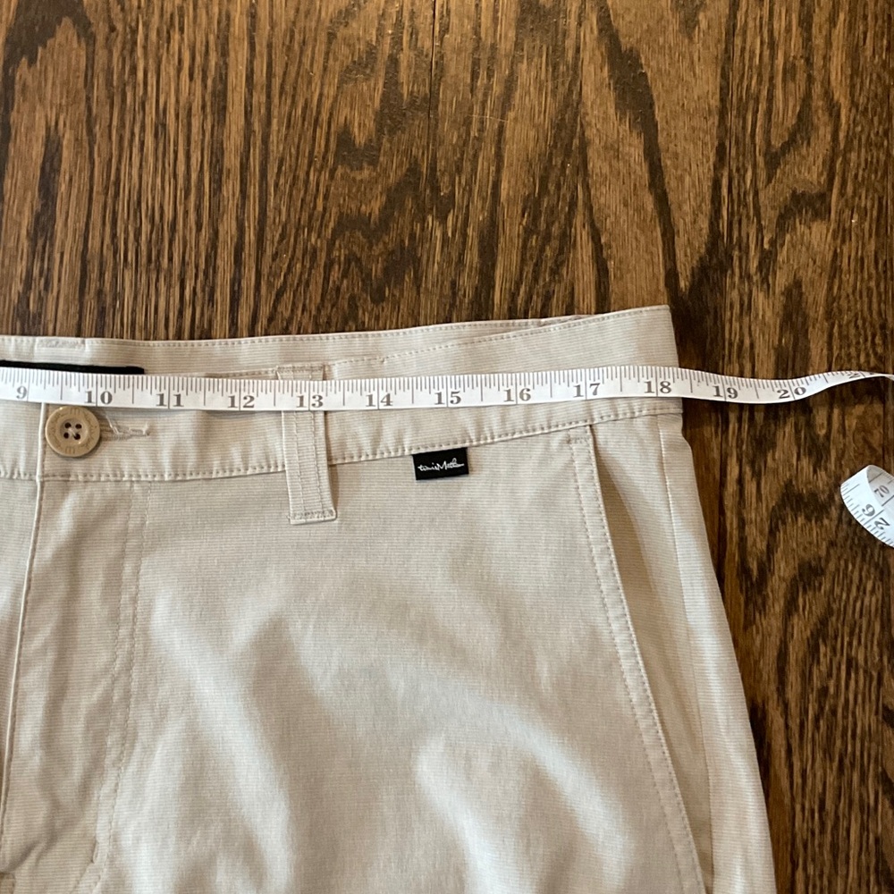 Travis Mathew Hefner 2.0 Performance Golf Shorts Flat Front Tan Size 36 - Picture 4 of 6